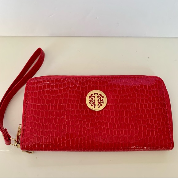 NWOT Fuchsia Long  Wallet With Detachable Wristlet - Picture 1 of 7